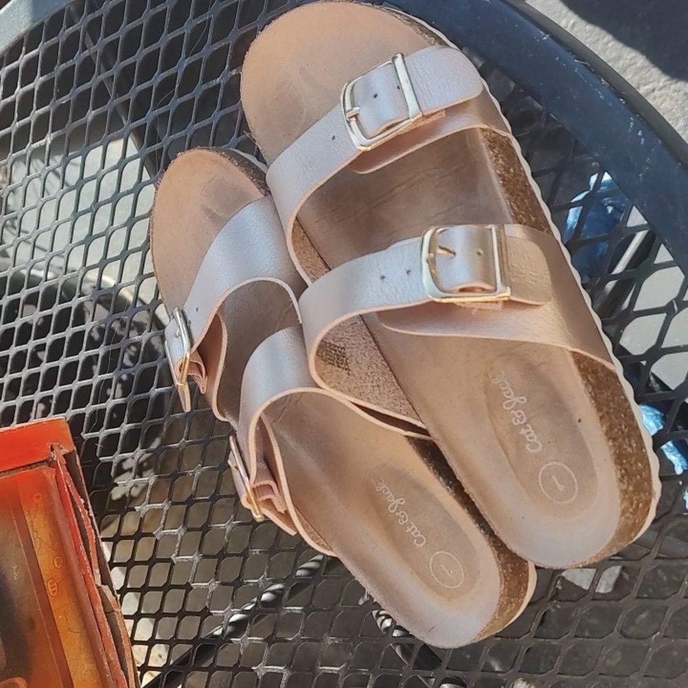 Cat & Jack Gold Buckle Sandals - Picture 5 of 9